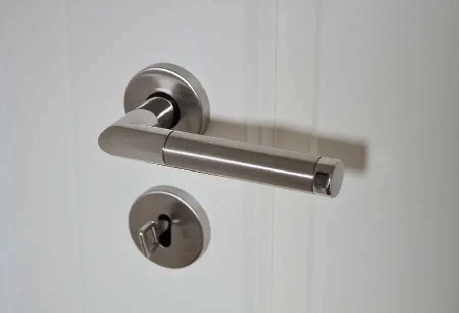 Lever door handle with a thumb turn – the open-door test when your uPVC door won't lock in Hucknall, Locksmith Hucknall guide
