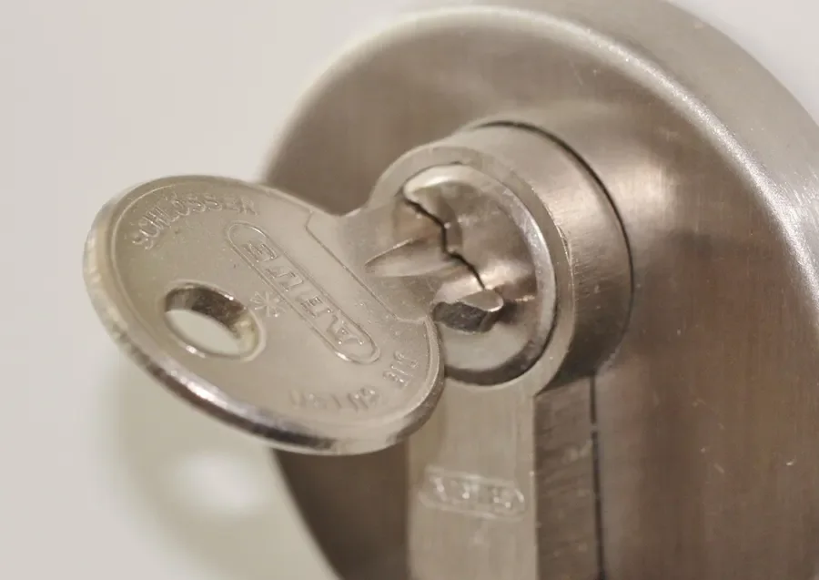 Key inserted in a door lock cylinder – when the key turns but your uPVC door won't open in Hucknall, Locksmith Hucknall guide